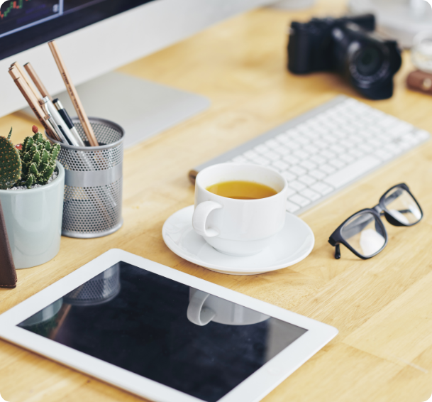 photo tablette avec un café